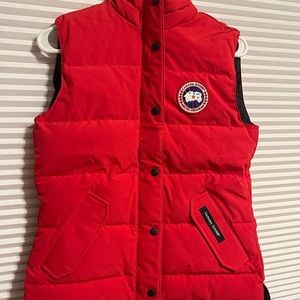 Canada goose. Proof of authenticity! Ladies freestyle vest. Never worn.